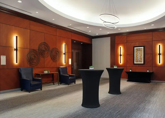 Courtyard By Marriott Hamilton