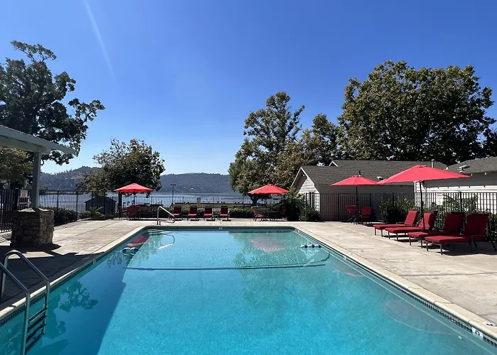 Clear Lake Cottages & Marina