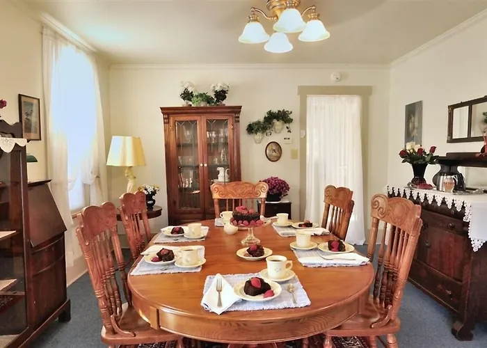 The Queen, A Victorian Bed & Breakfast