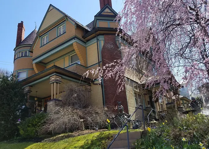 The Queen, A Victorian Bed & Breakfast