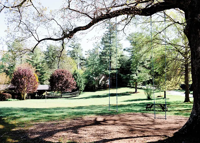 Highland Lake Inn & Resort - Flat Rock