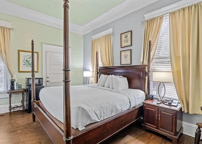 Coombs Inn & Suites