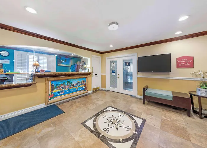 Best Western Harbour Inn & Suites Huntington - Sunset Beach