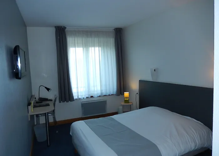 Logis Hotel Lodge La Valette
