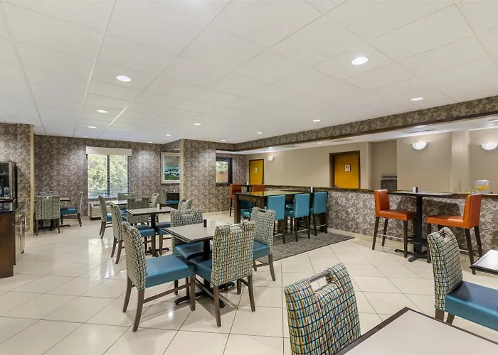 Best Western Plus Richmond Hill Inn