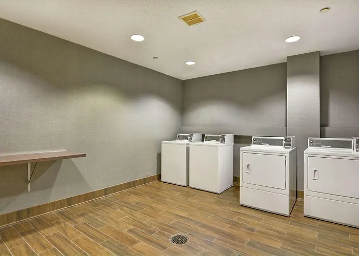 Hampton Inn & Suites Newark-Harrison-Riverwalk