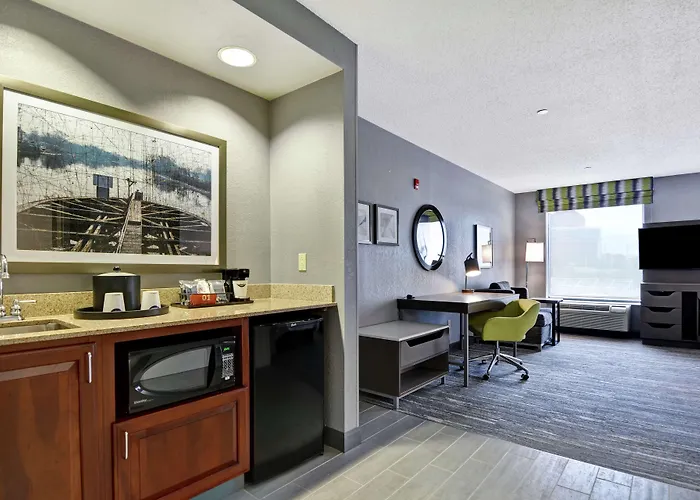 Hampton Inn & Suites Newark-Harrison-Riverwalk