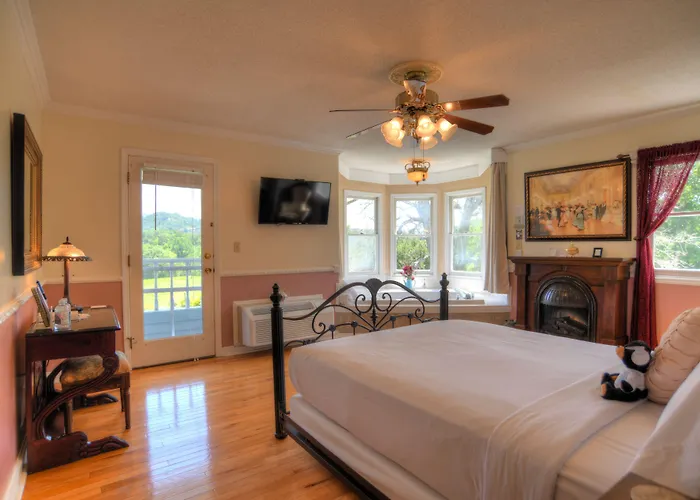 Blue Mountain Mist Country Inn