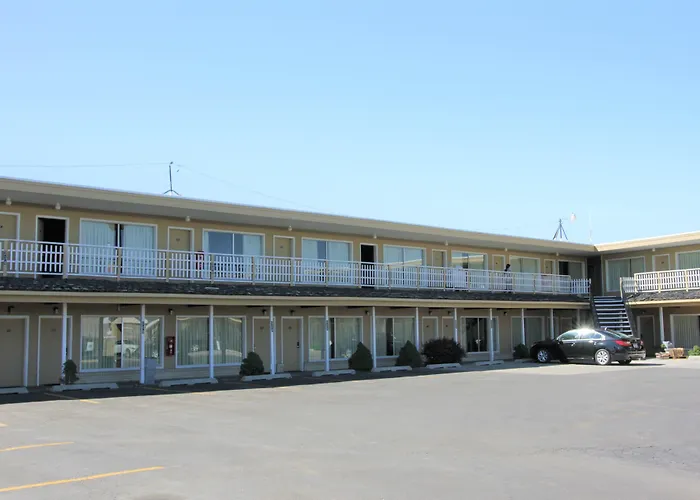 Super 8 By Wyndham Wells