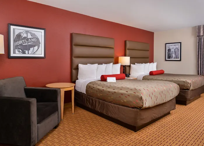 Clackamas Inn And Suites