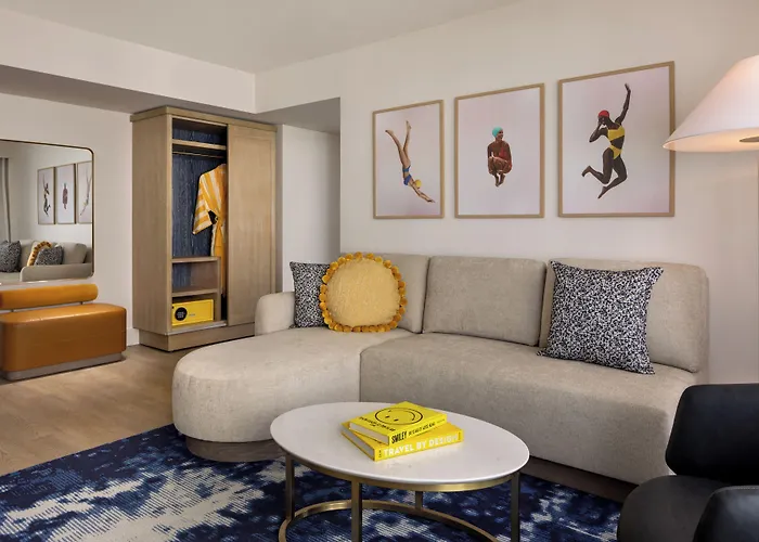 The Sunny Miami Sunny Isles Beach,Curio Collection By Hilton