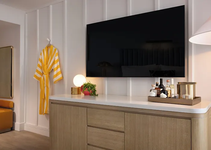 The Sunny Miami Sunny Isles Beach,Curio Collection By Hilton