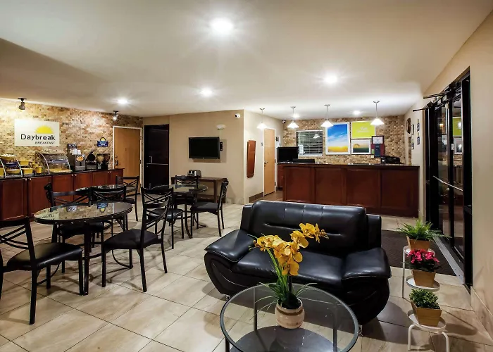 Days Inn By Wyndham Sulphur La