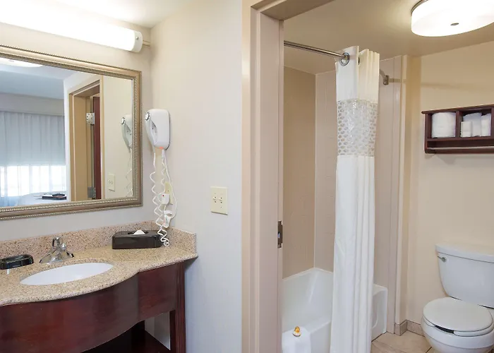 Hampton Inn & Suites Cincinnati-Union Centre