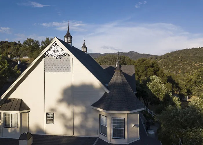 Hounds Tooth Inn