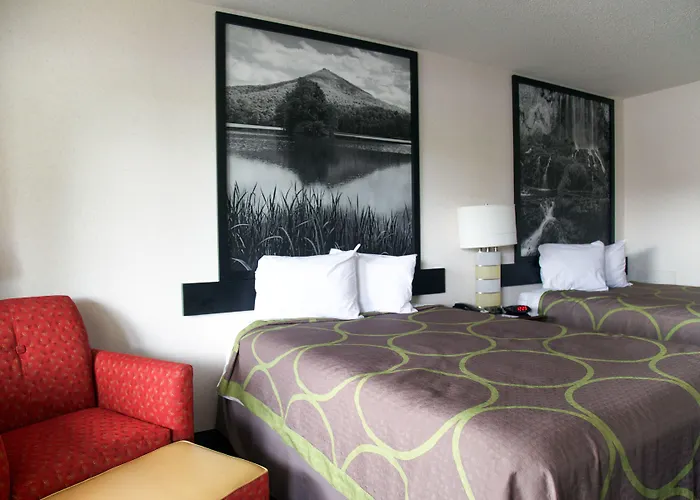 Super 8 By Wyndham Christiansburg