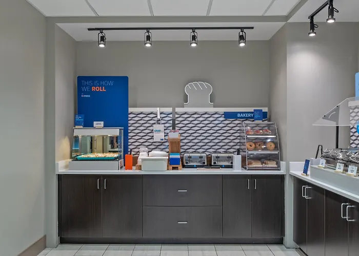 Holiday Inn Express Hotel & Suites Woodbridge By Ihg