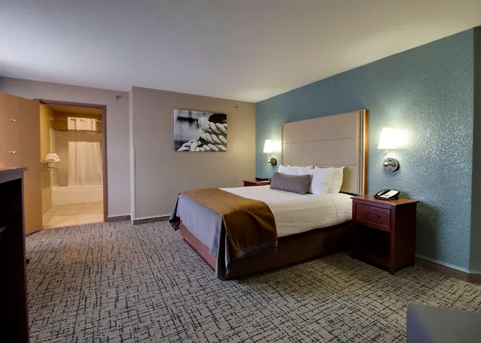Best Western Harbour Pointe Lakefront