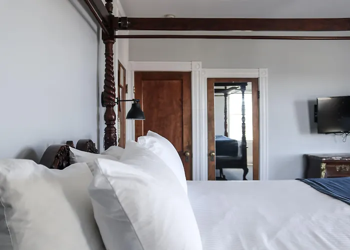 Emerson Inn By The Sea
