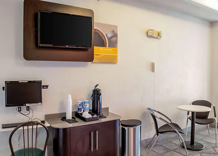 Motel 6-Seymour, In - North