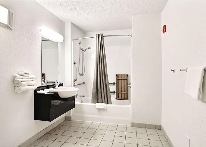 Motel 6-Middleburg Heights, Oh - Cleveland