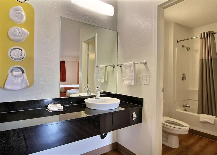 Motel 6-Middleburg Heights, Oh - Cleveland