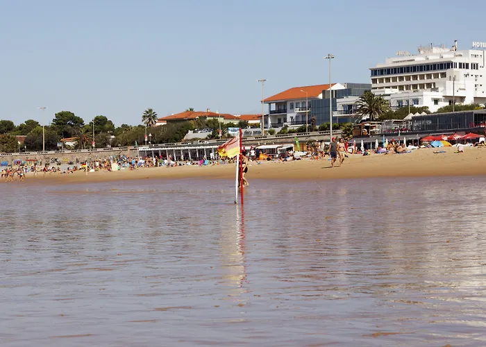 Carcavelos Beach Hotel