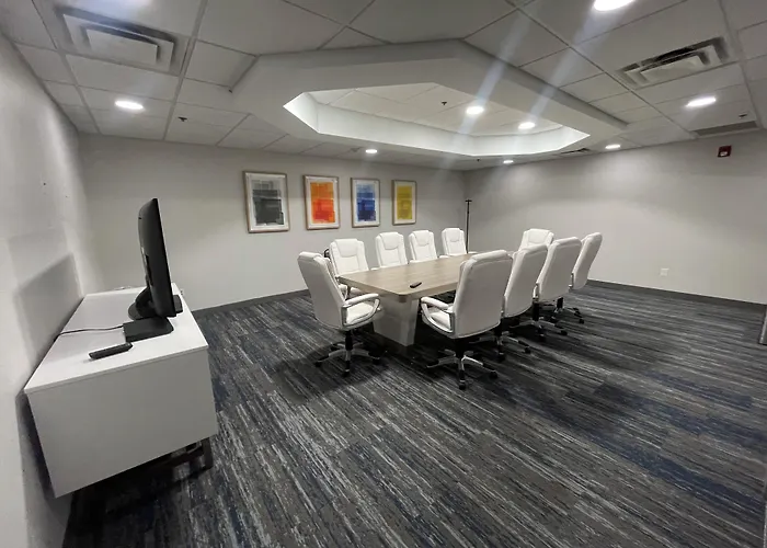 Holiday Inn Express Hotel & Suites Waterford By Ihg