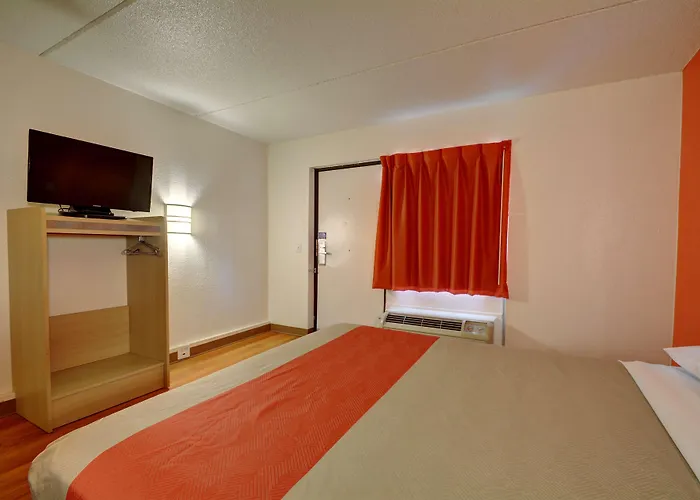 Motel 6-Chicopee, Ma - Springfield