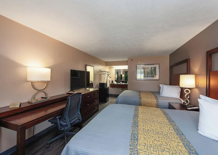 Colonial Inn Camden