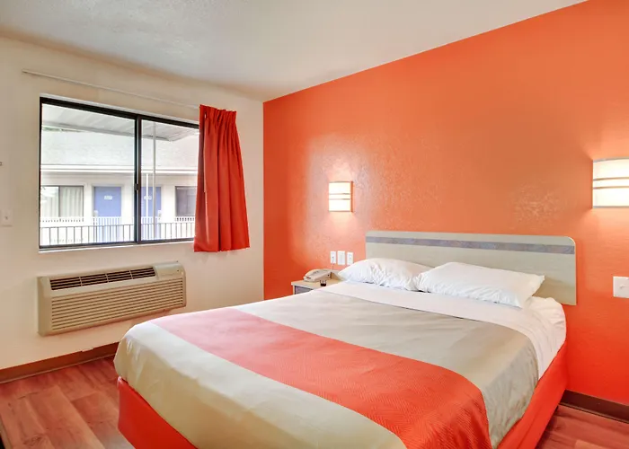 Motel 6-Southington, Ct - Hartford