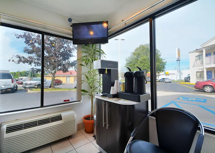 Motel 6-Southington, Ct - Hartford