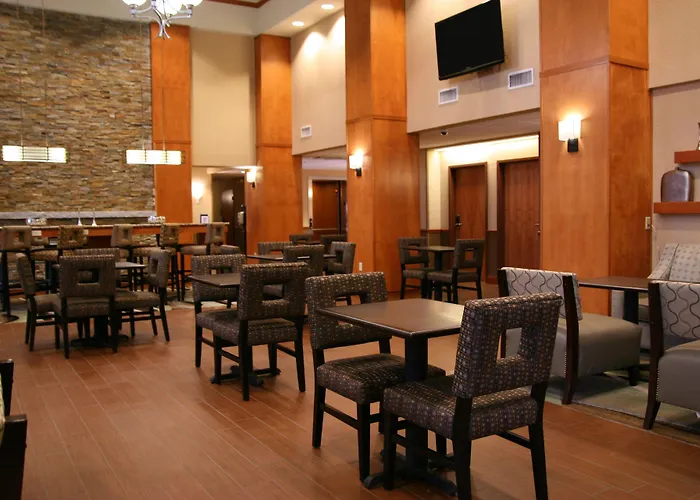 Hampton Inn & Suites By Hilton Manchester Bedford