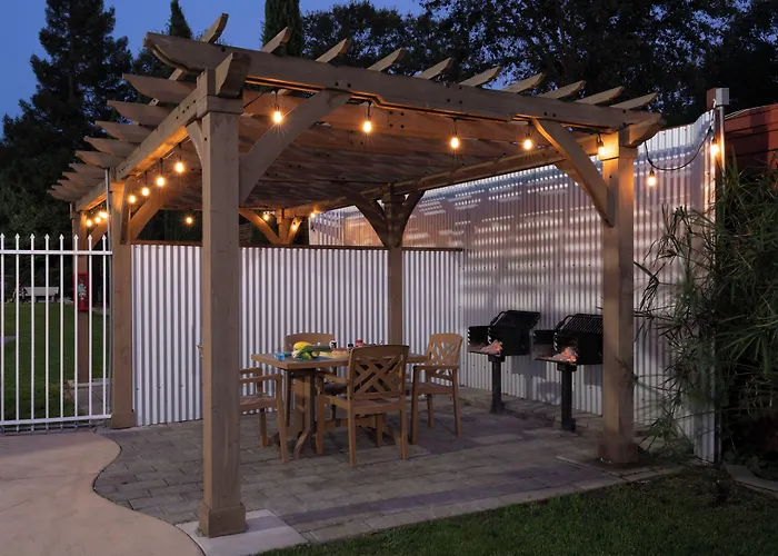 The Orchard Hotel Ukiah Wine Country Free Breakfast, Pool, & Hot Tub