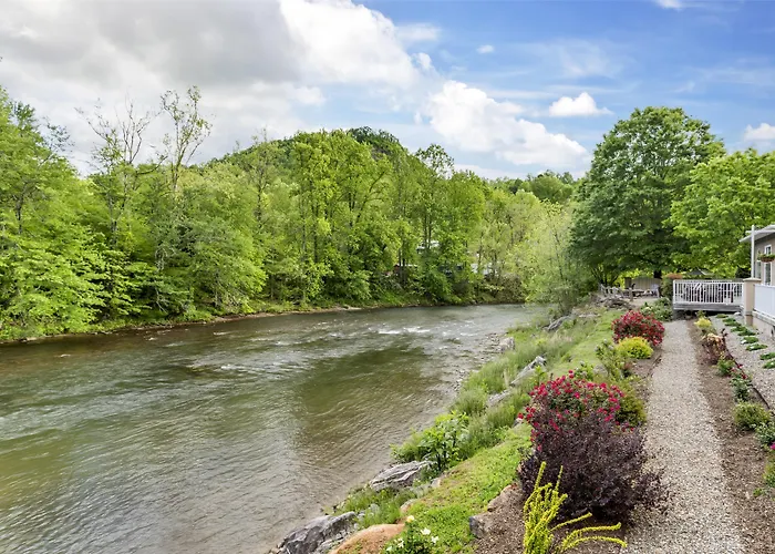 Best Western Plus River Escape Sylva / Dillsboro
