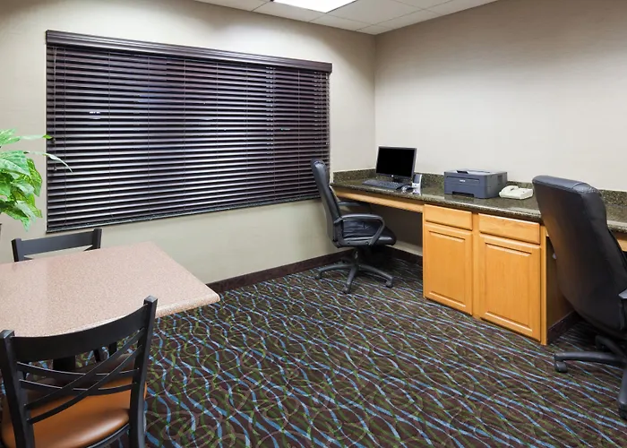 Holiday Inn Express & Suites Aberdeen By Ihg
