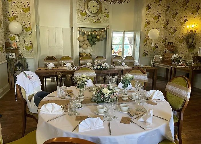 The Riverside House Hotel