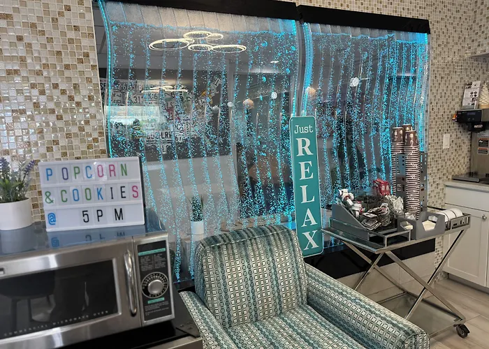 Ocean Sands Beach Boutique Inn-1 Acre Private Beach-St Augustine Historic-2 Miles-Shuttle With Downtown Tour-Heated Salt Water Pool Until 420Am-Popcorn-Cookies-New 4K Usd Black Beds- 69 Item Breakfast-Eggs-Bacon-Starbucks- Free Laundry- #904-799-Sand
