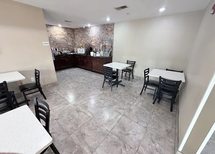 Harmony Hotel, Hernando