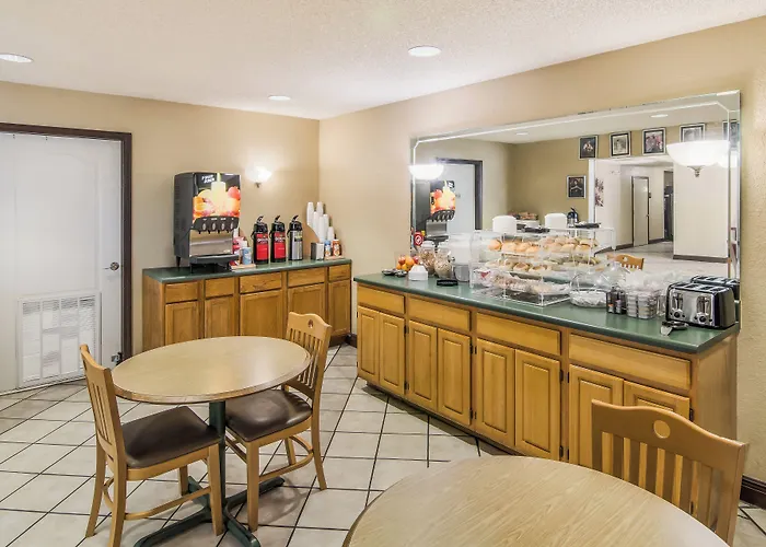 Red Roof Inn & Suites Pensacola East - Milton