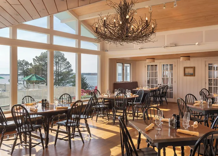 Spruce Point Inn Resort And Spa
