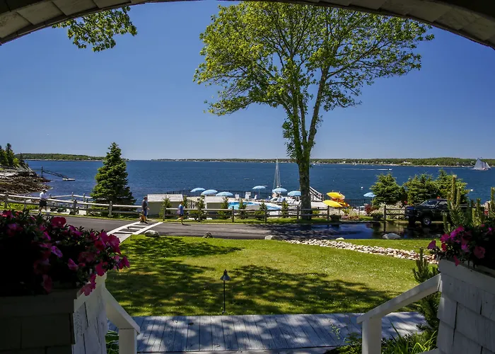 Spruce Point Inn Resort And Spa