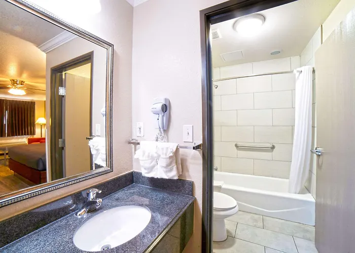 Econo Lodge Inn & Suites Corpus Christi