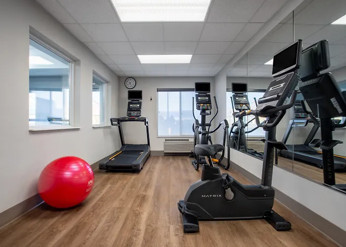 Holiday Inn Express & Suites Clinton By Ihg