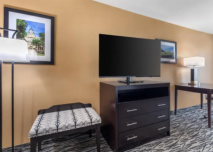 Best Western Plus Denton Inn & Suites