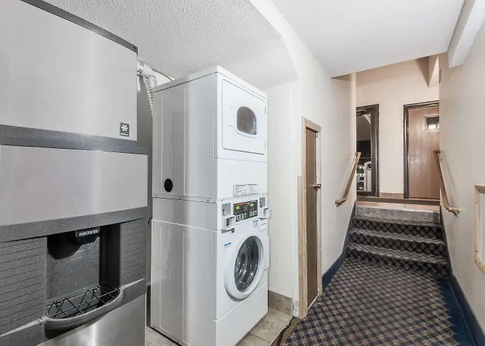 Super 8 By Wyndham Bedford