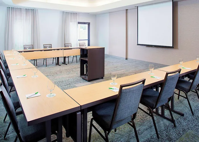 Courtyard By Marriott Roanoke Airport