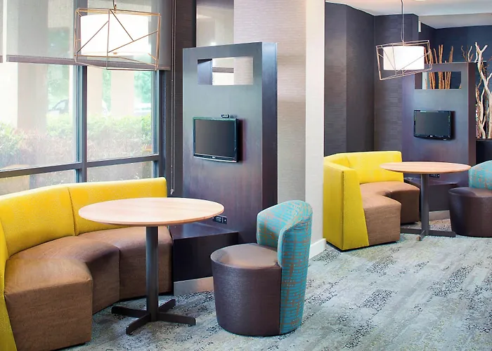 Courtyard By Marriott Roanoke Airport