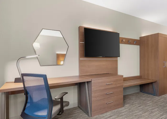 Holiday Inn Express Hotel & Suites Coralville By Ihg