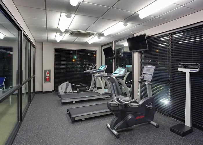 Holiday Inn Express Hotel & Suites Meadowlands Area By Ihg